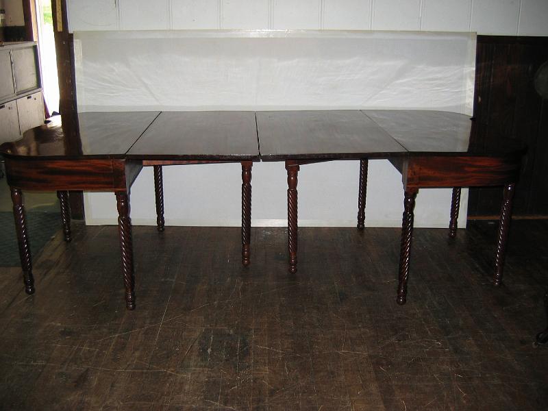 Picture 021.jpg - Pr. Mhg. Banquet Tables, beautiful shape, turned legs